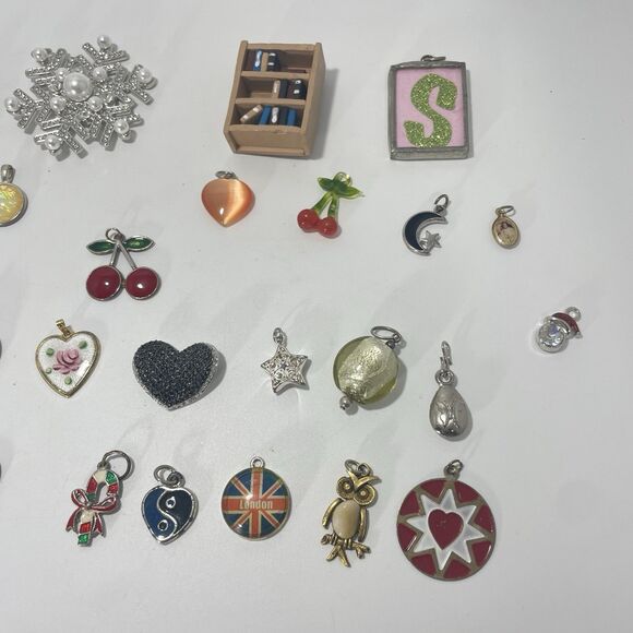 Lot of 40+ Mixed Pendants Charms Hearts Enamel Rhinestone Vintage Craft - Picture 3 of 6